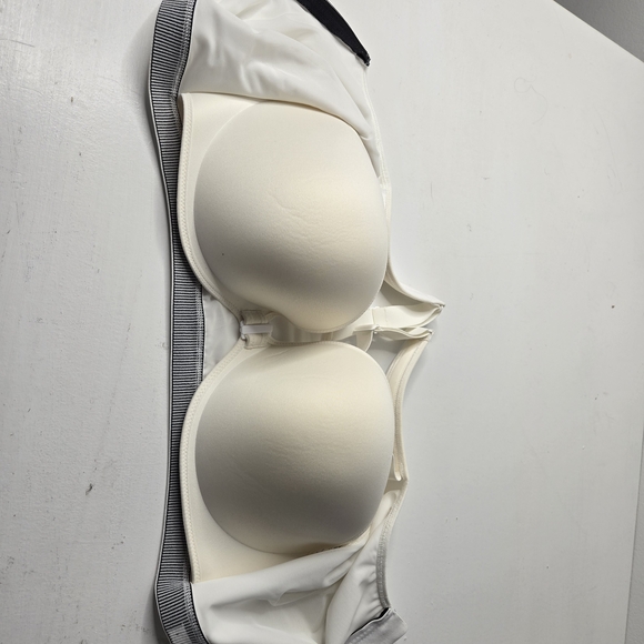 Victoria's Secret White Zip Front Sports Bra - Picture 6 of 8